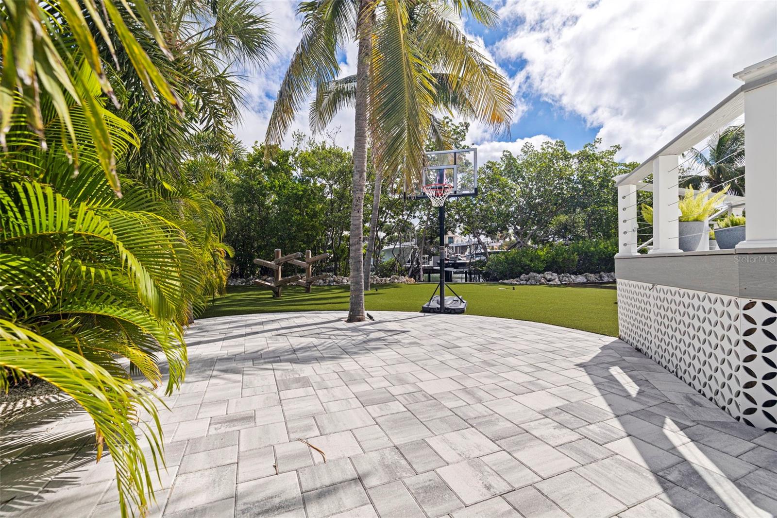 TB8434995 Property Photo