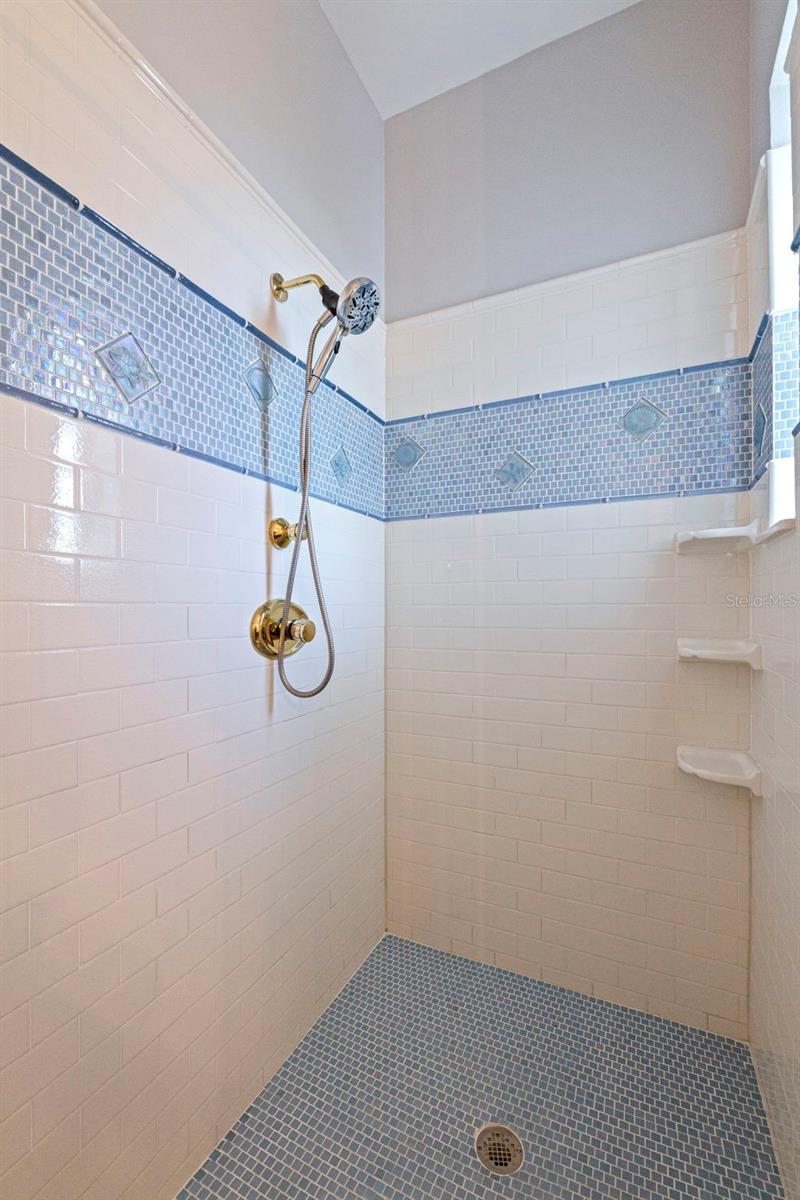 TB8434995 Property Photo