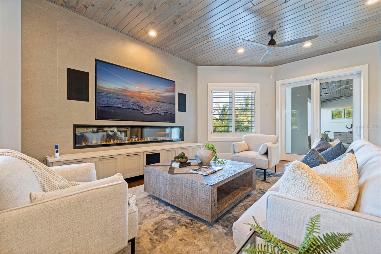 TB8434995 Property Photo