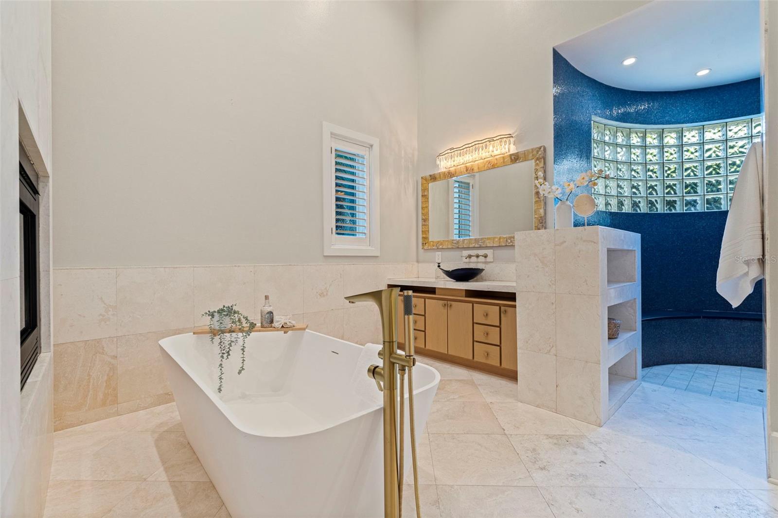 TB8434995 Property Photo