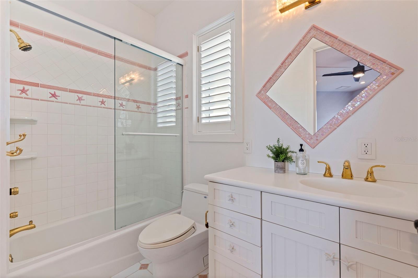 TB8434995 Property Photo