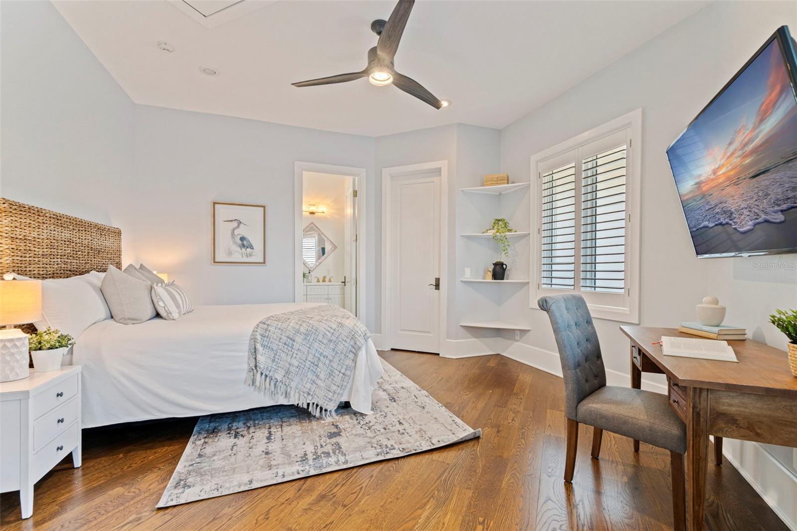 TB8434995 Property Photo