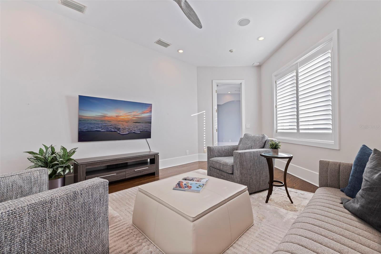 TB8434995 Property Photo