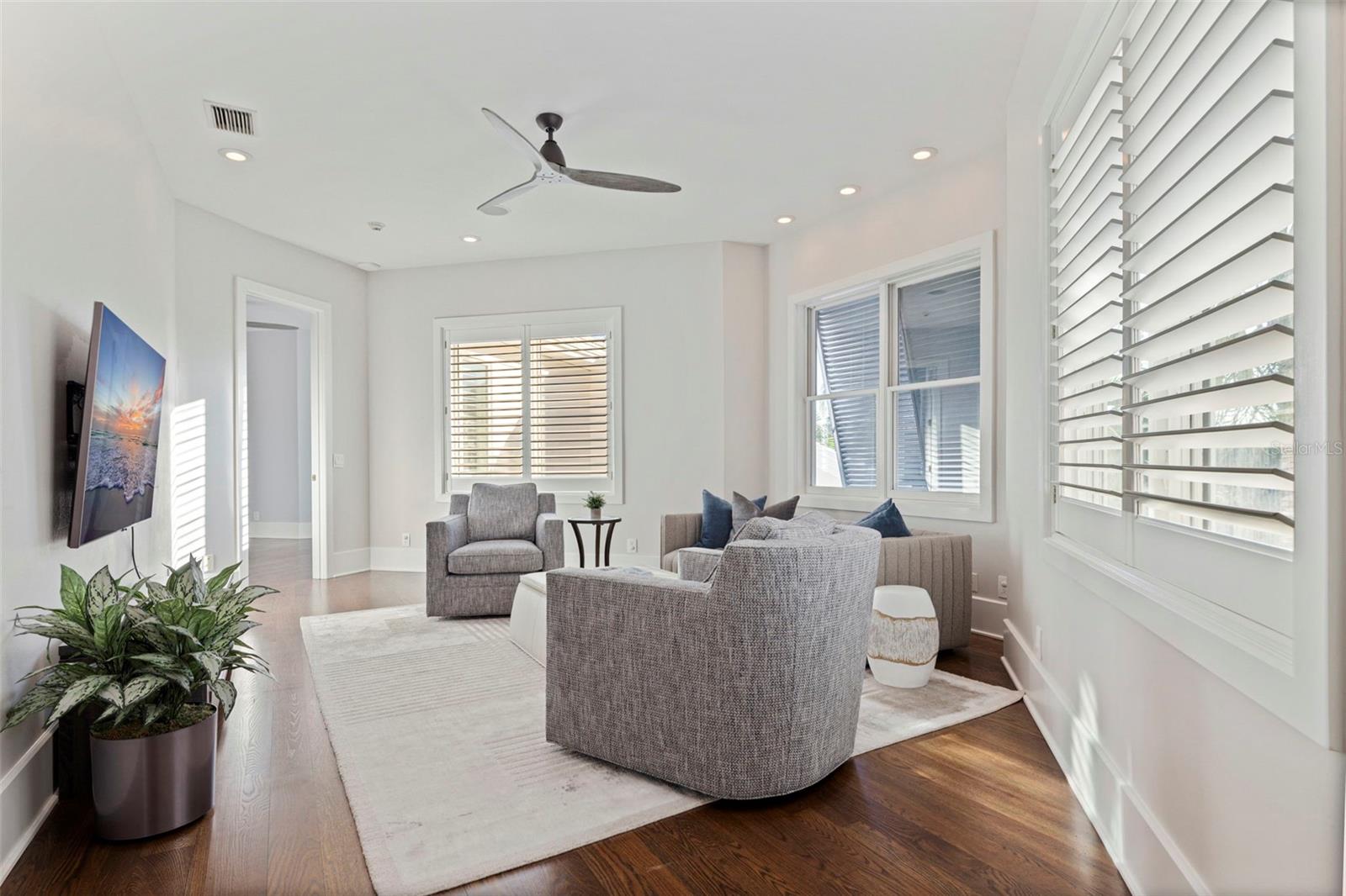 TB8434995 Property Photo