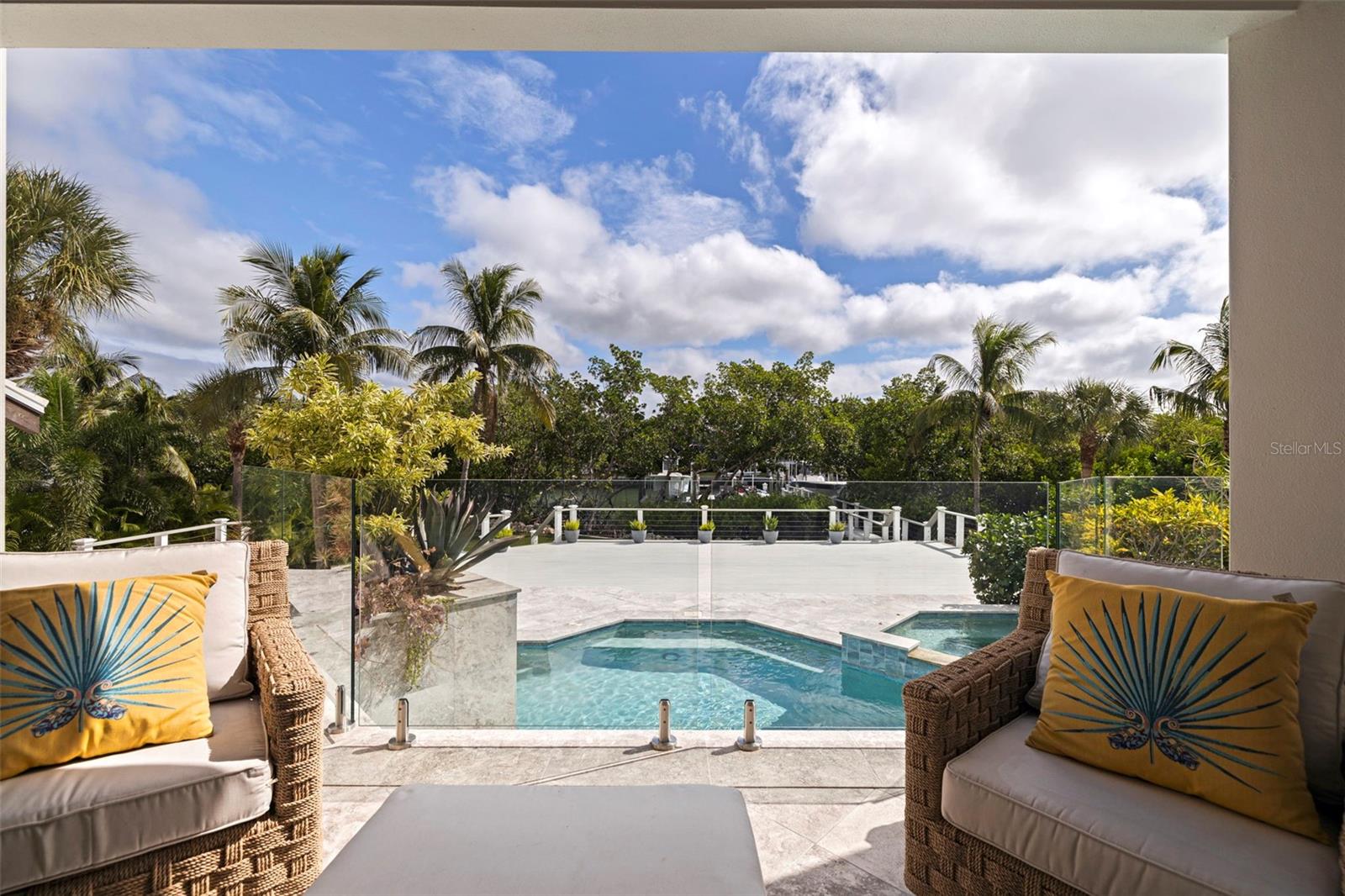 TB8434995 Property Photo