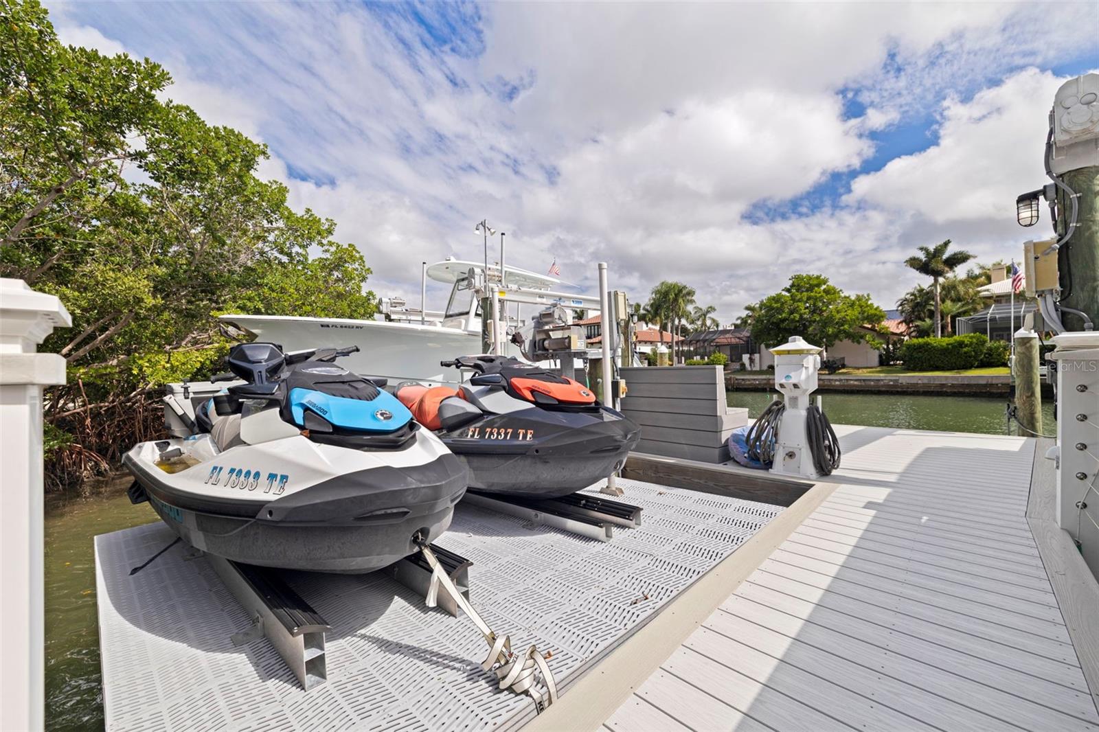 TB8434995 Property Photo