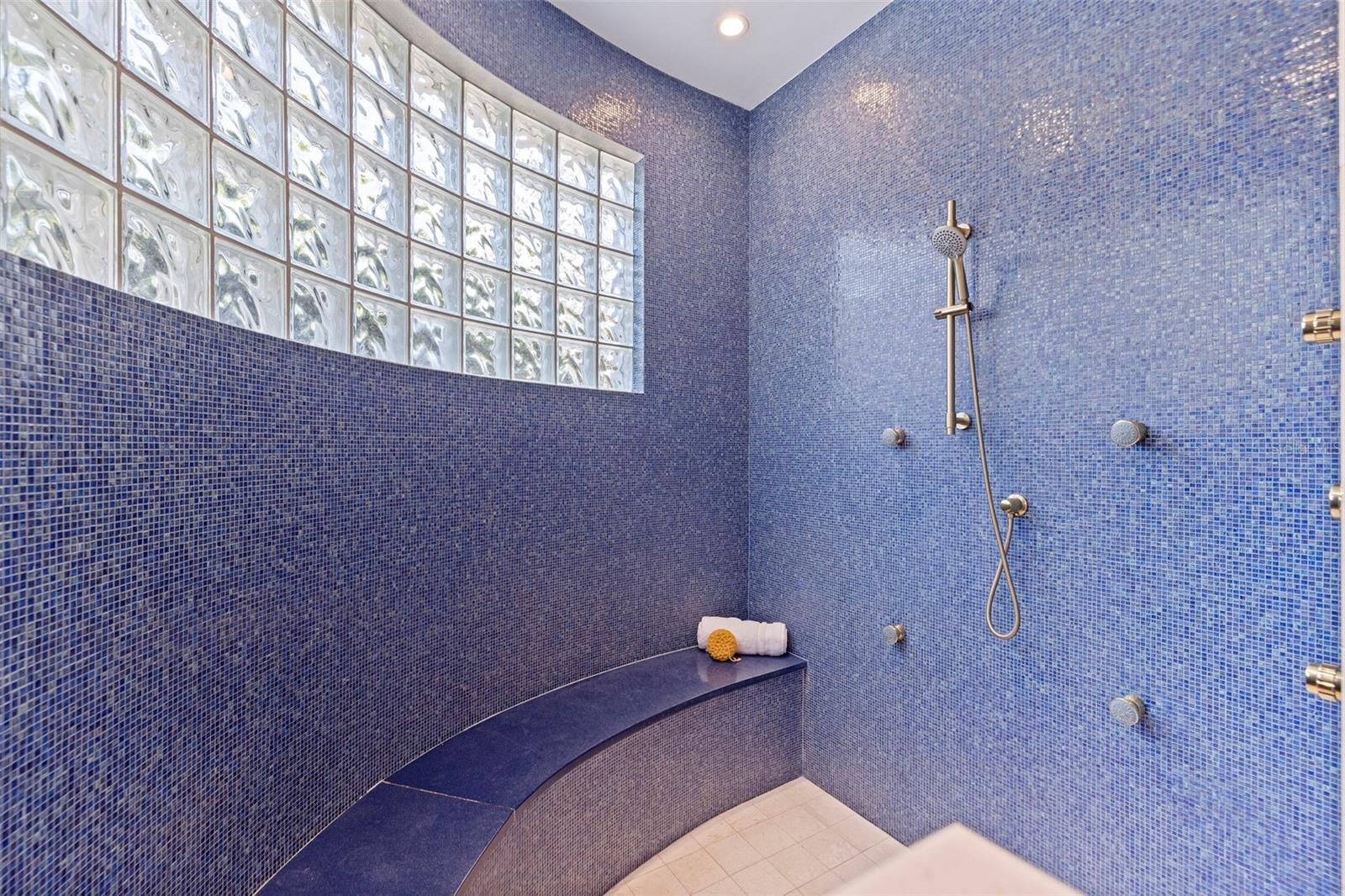 TB8434995 Property Photo