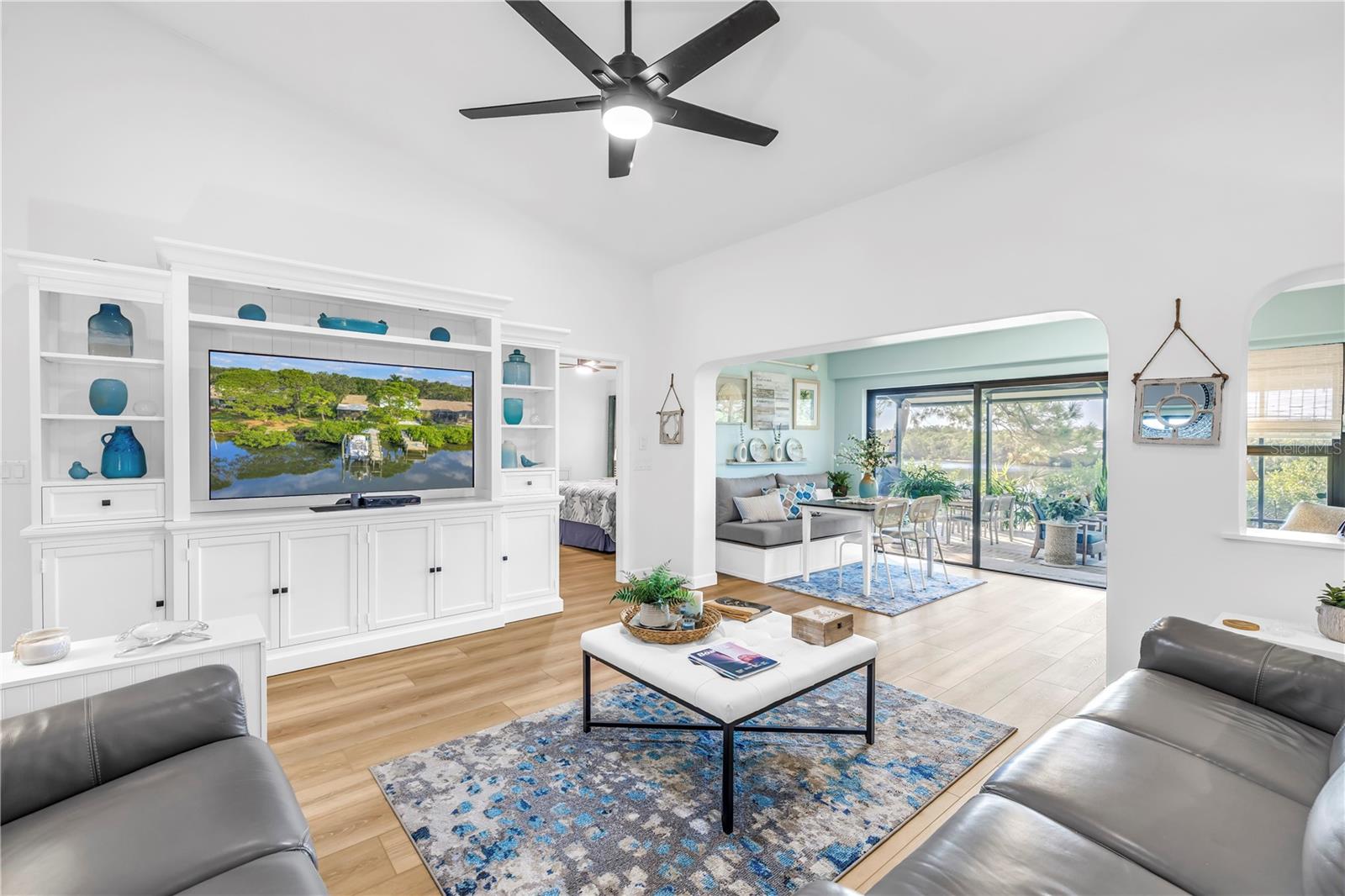 956 SAN CARLOS CT NE, ST PETERSBURG, FL, 33702