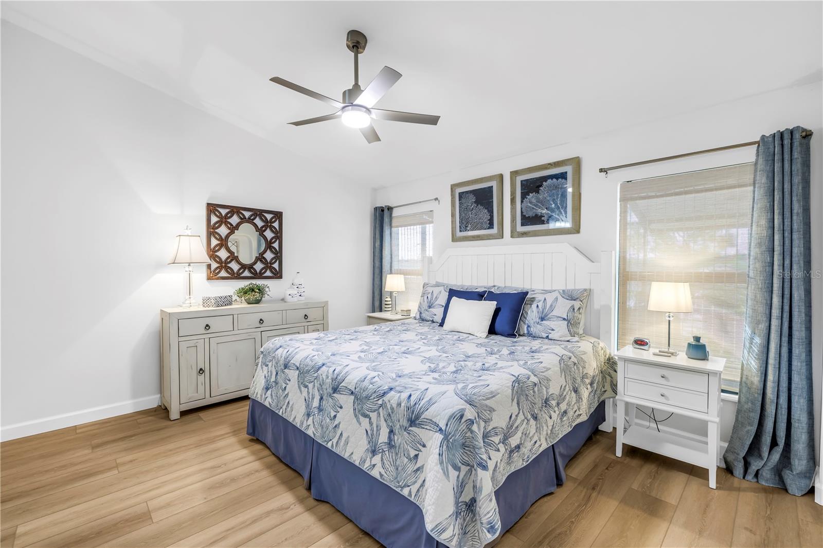 956 SAN CARLOS CT NE, ST PETERSBURG, FL, 33702