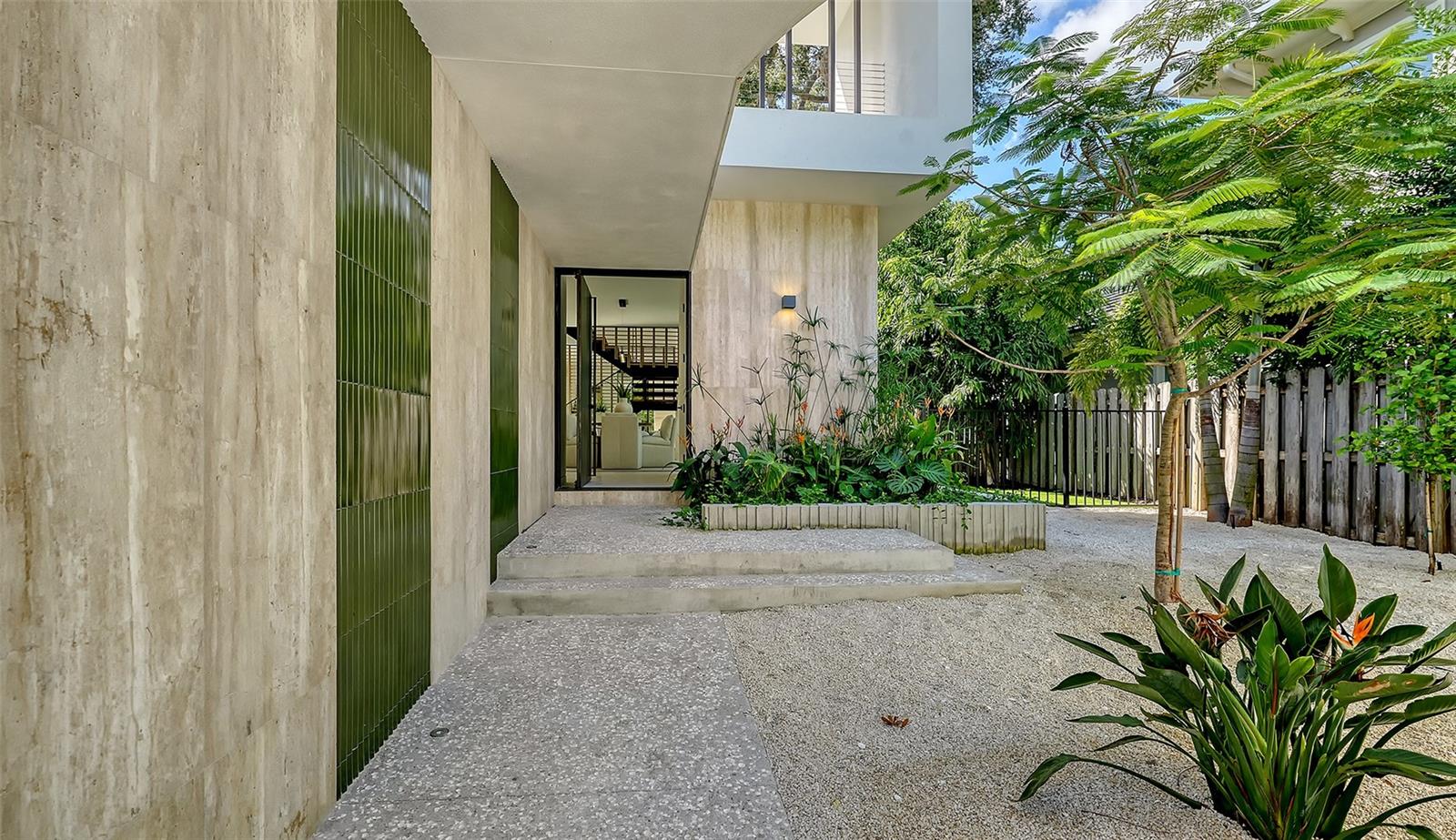 A4667508 Property Photo