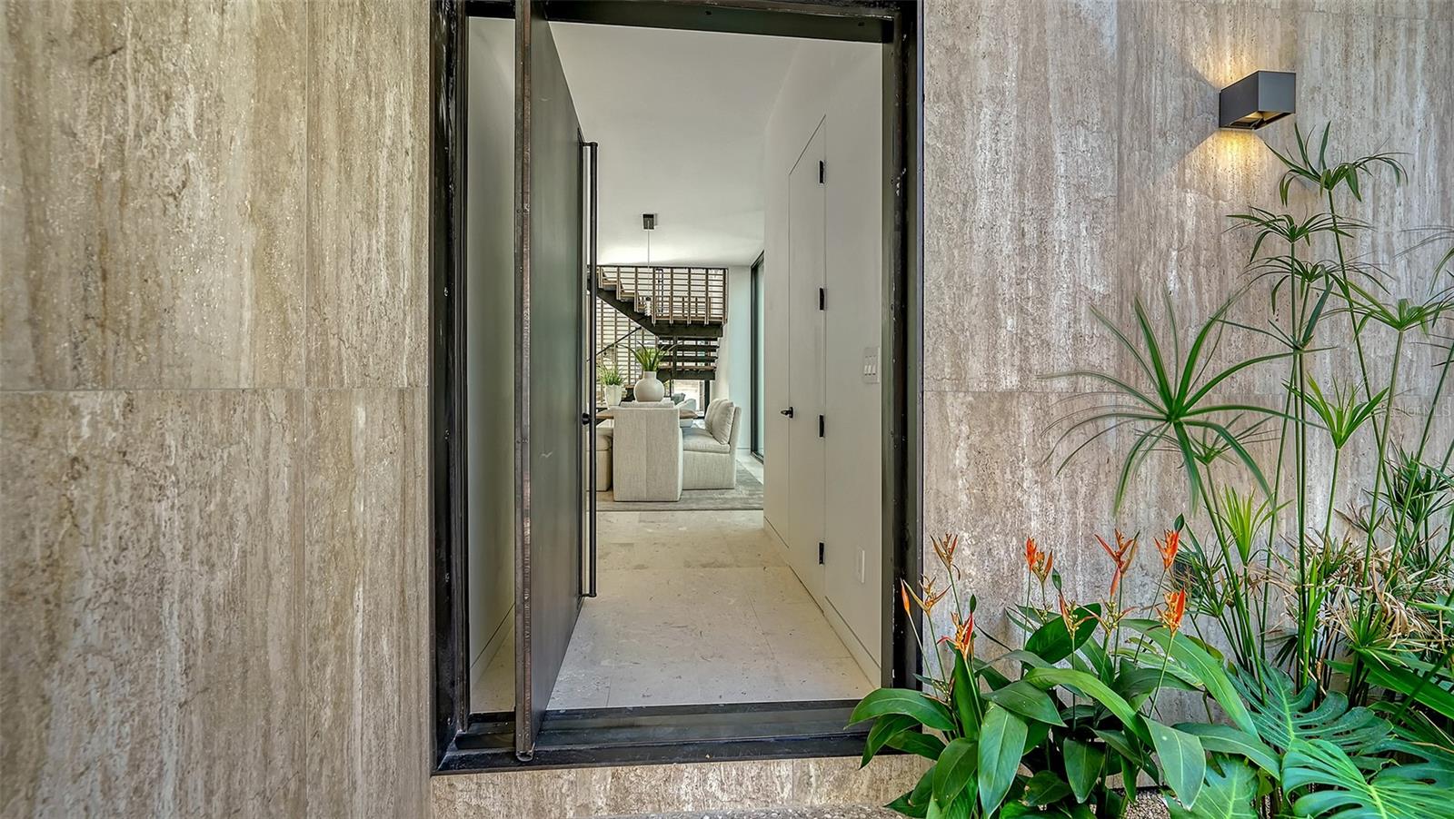 A4667508 Property Photo