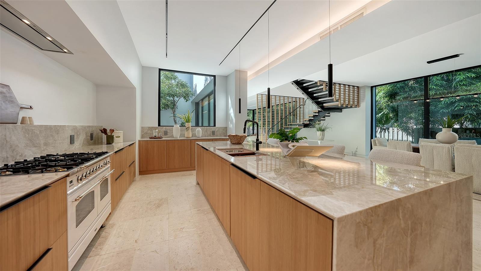 A4667508 Property Photo