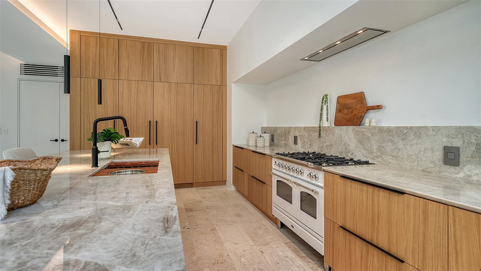 A4667508 Property Photo