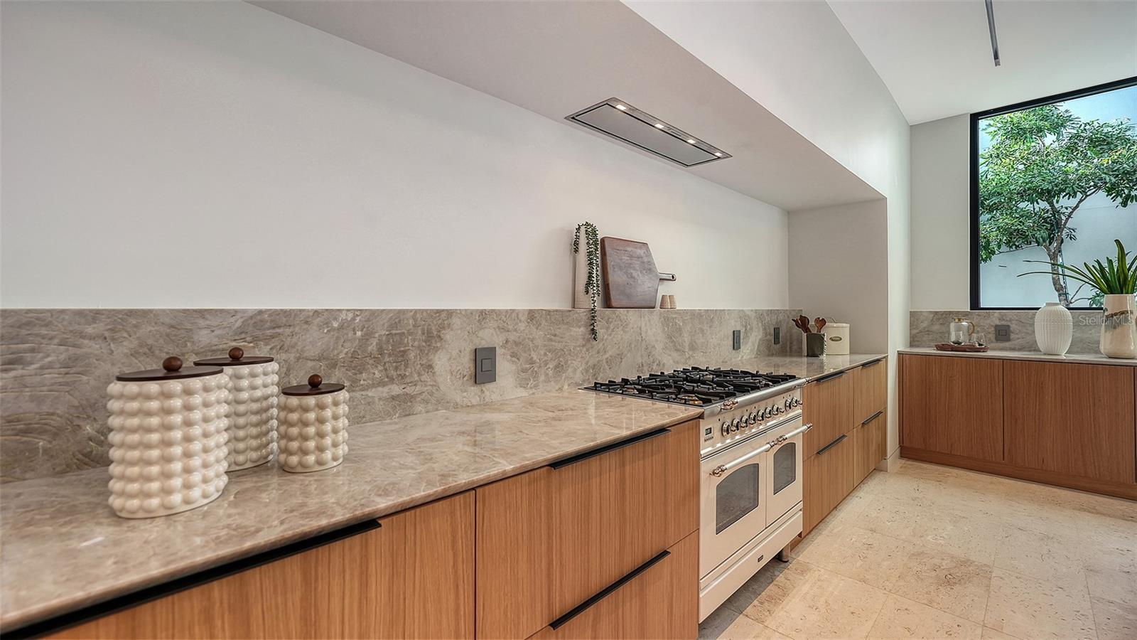 A4667508 Property Photo