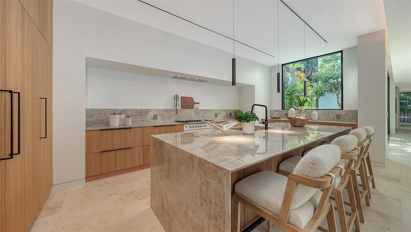 A4667508 Property Photo