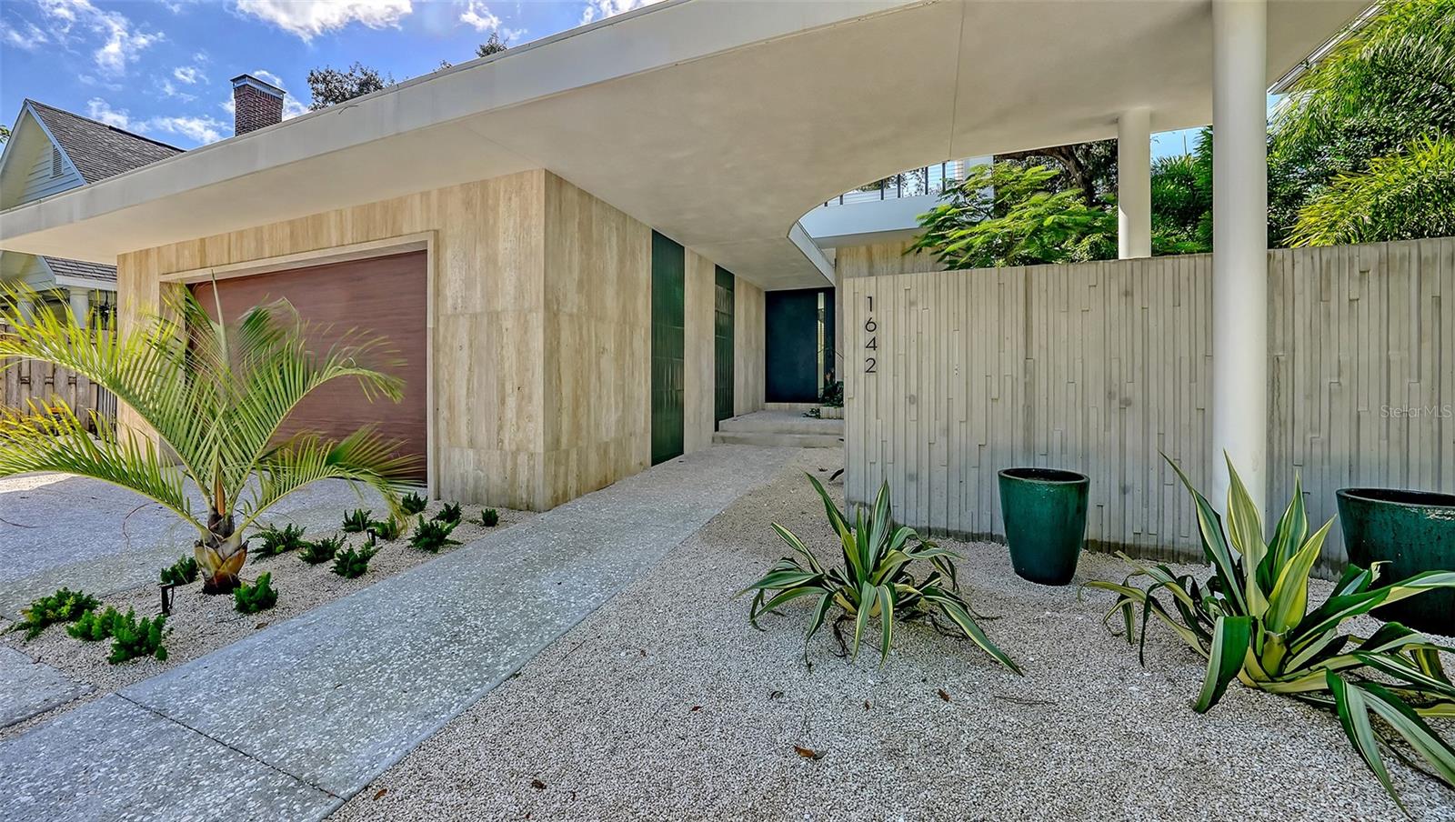 A4667508 Property Photo