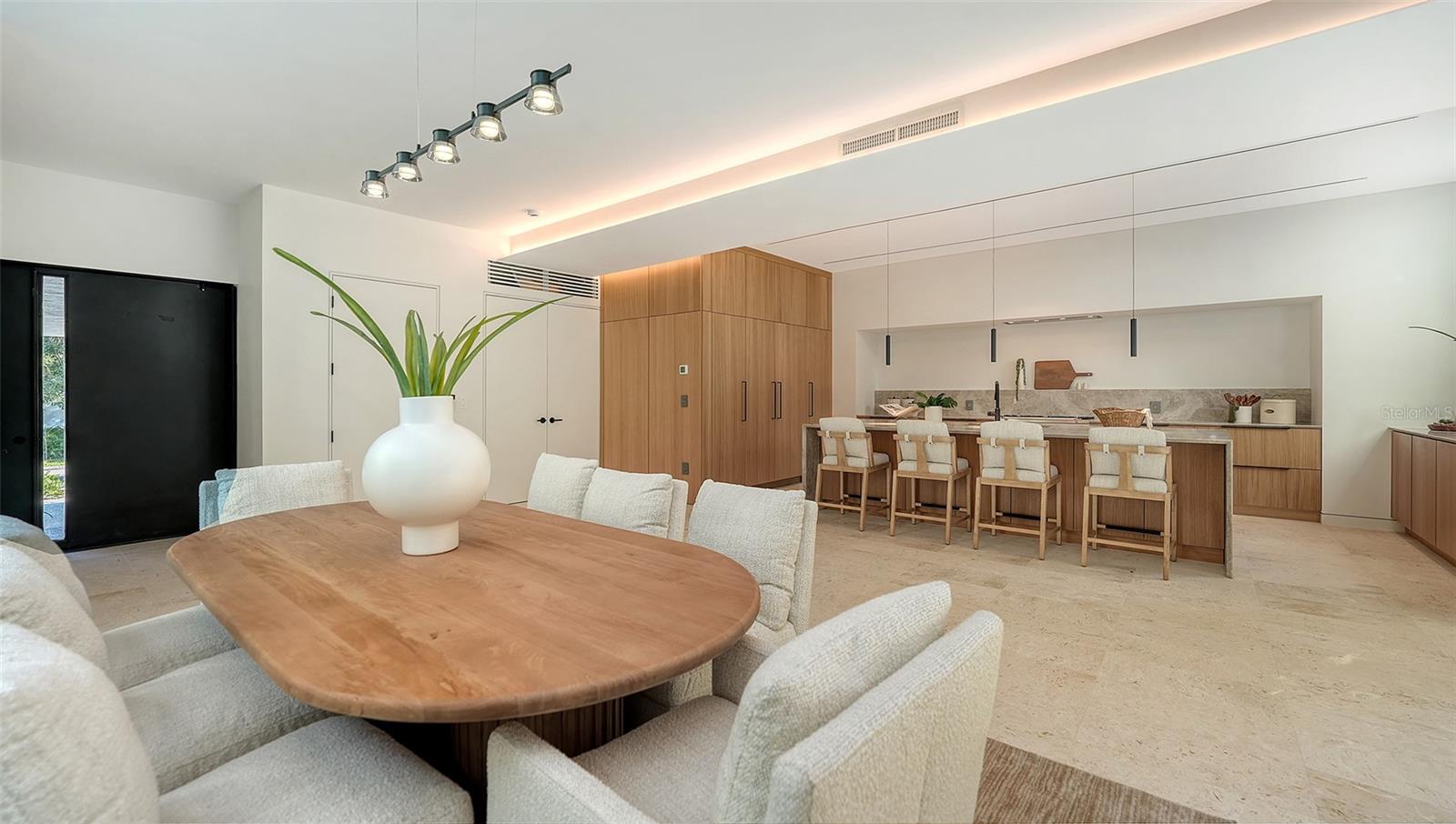 A4667508 Property Photo