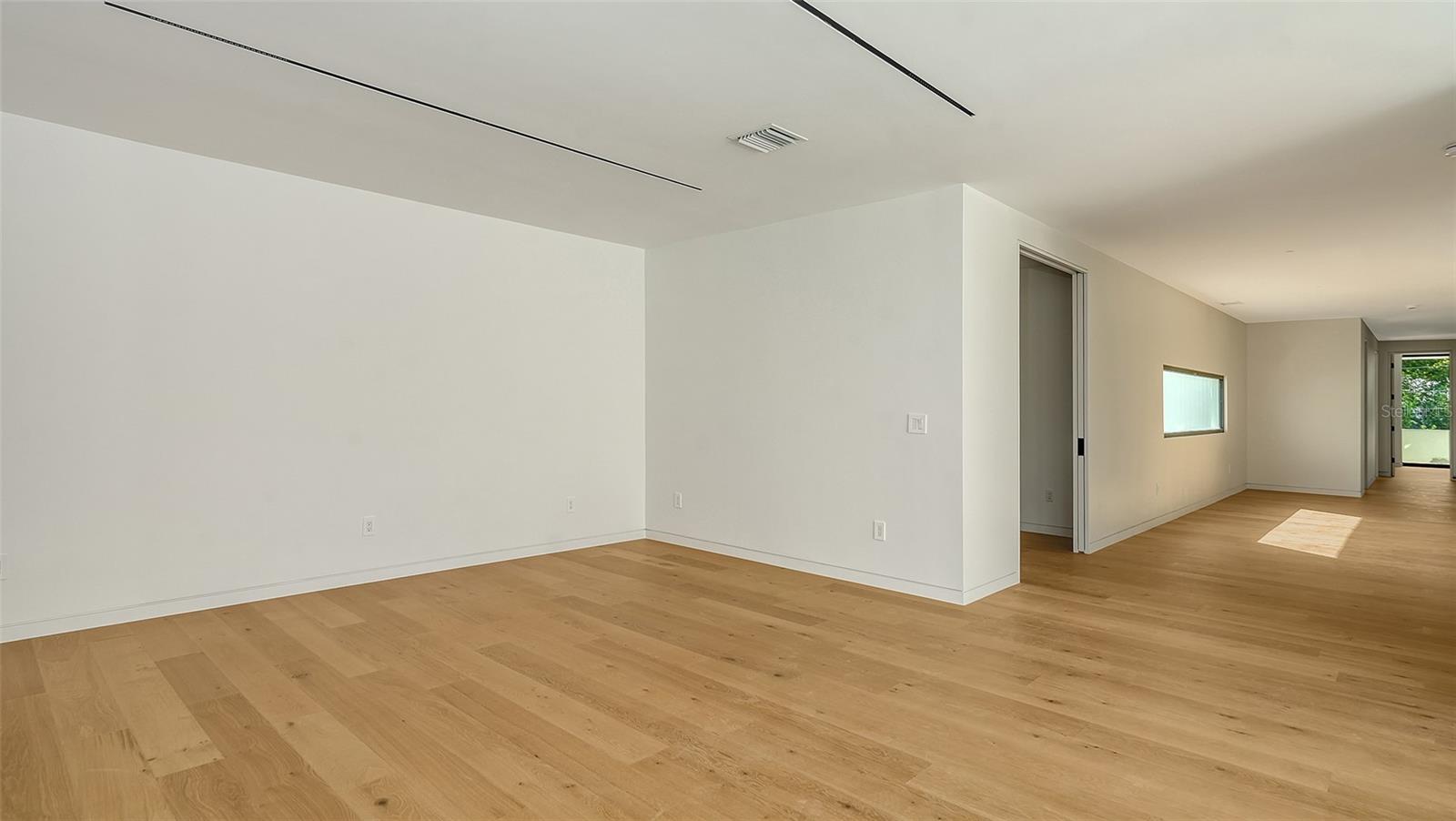 A4667508 Property Photo