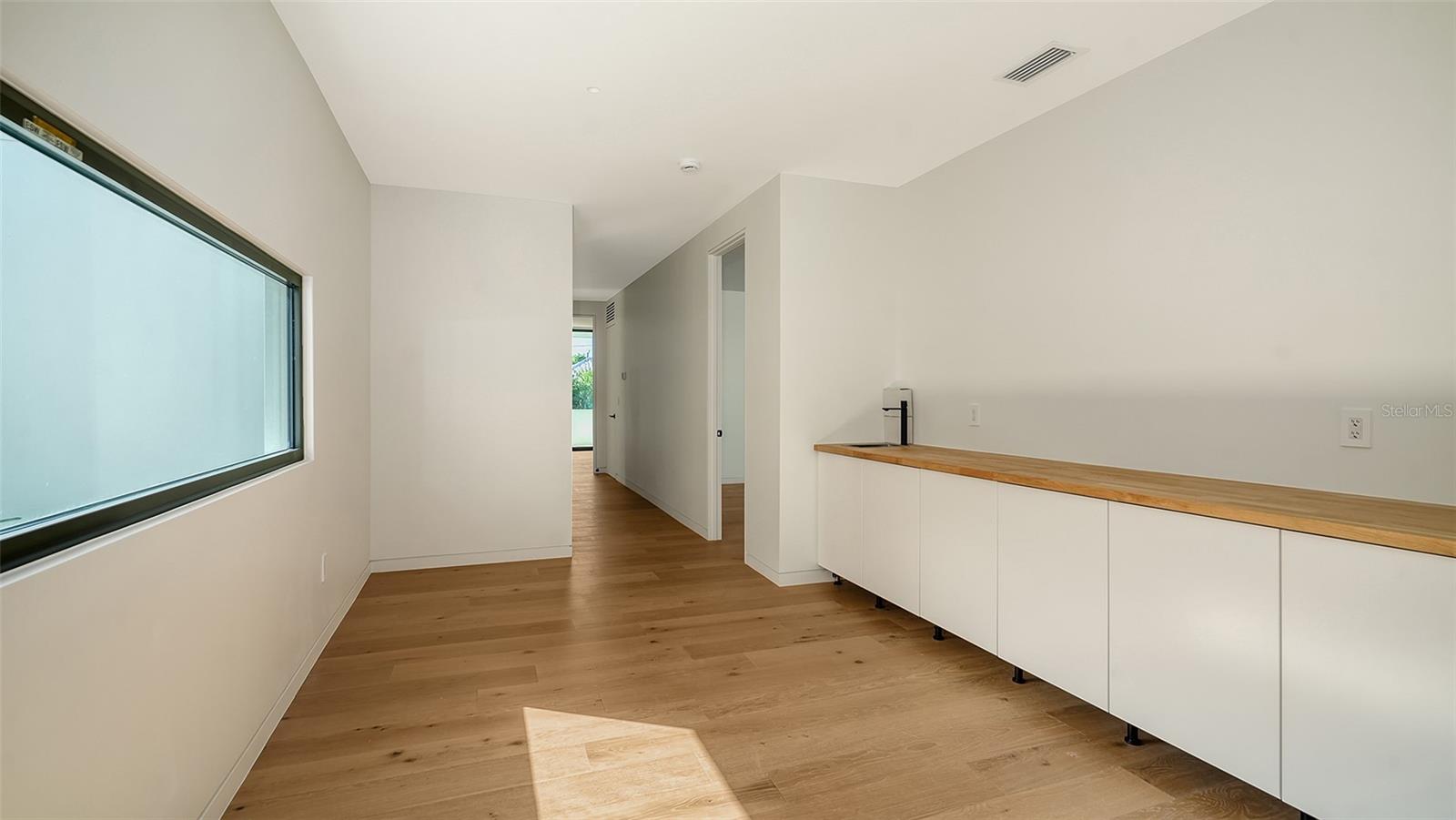 A4667508 Property Photo