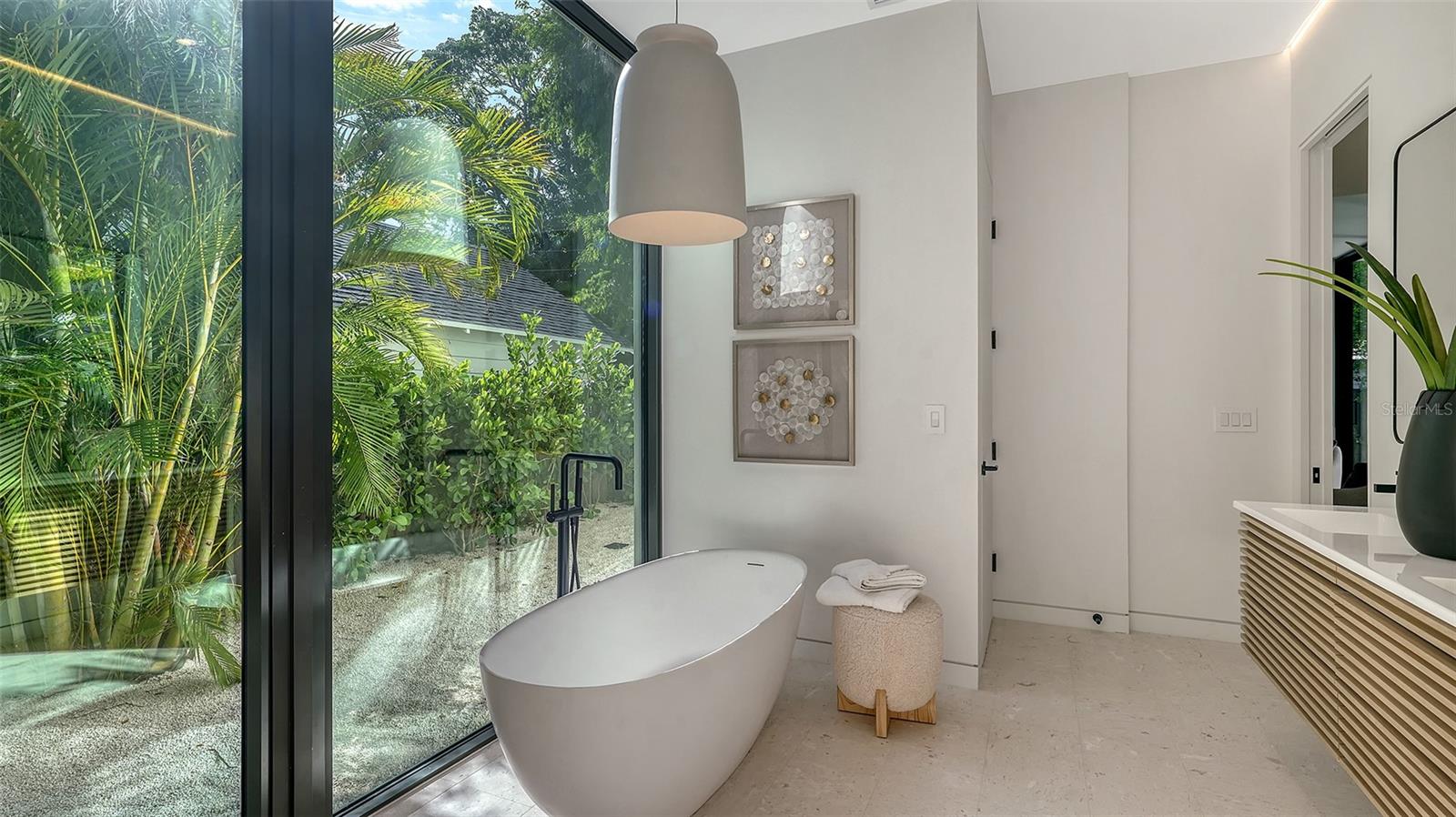 A4667508 Property Photo