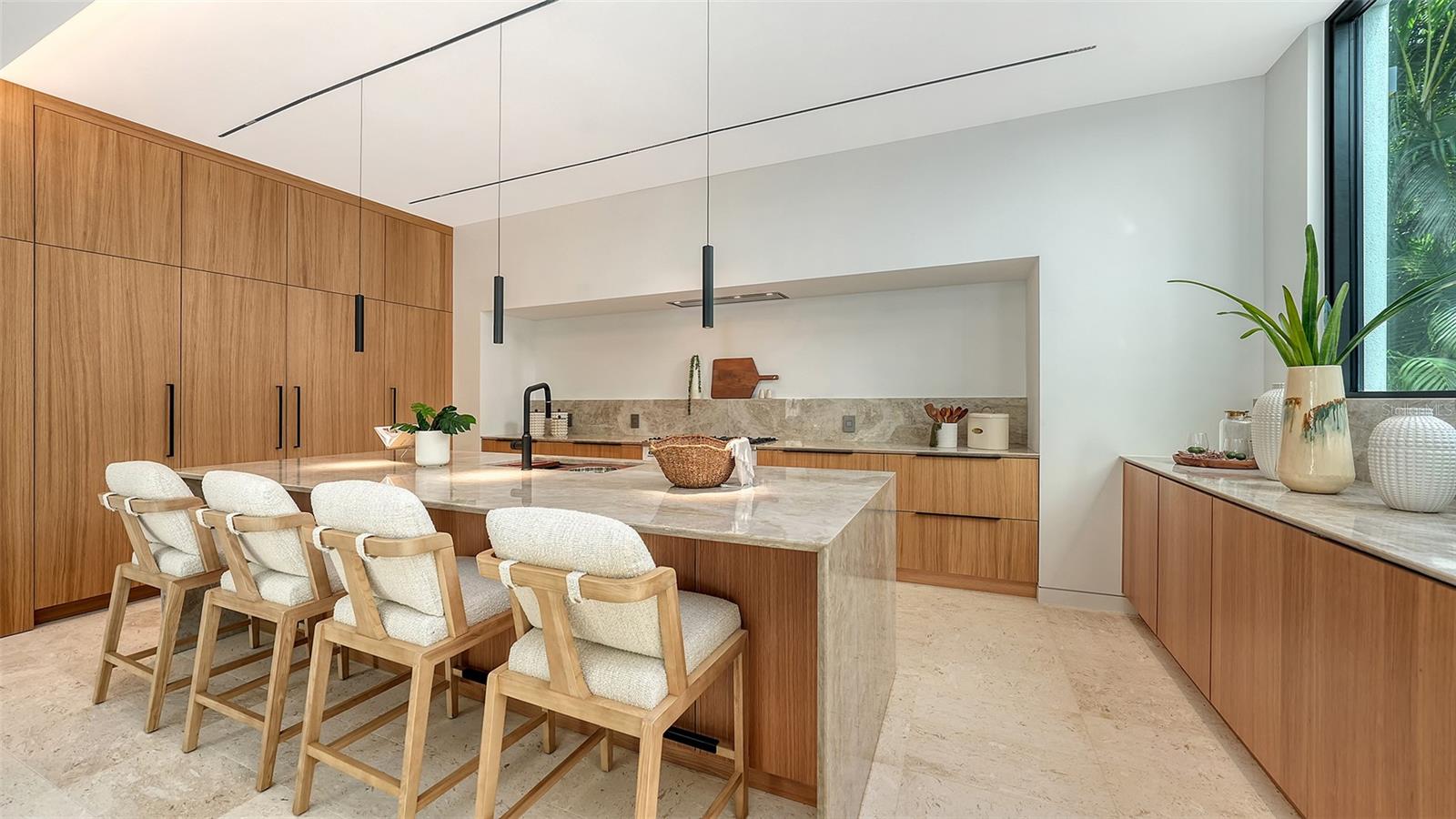 A4667508 Property Photo