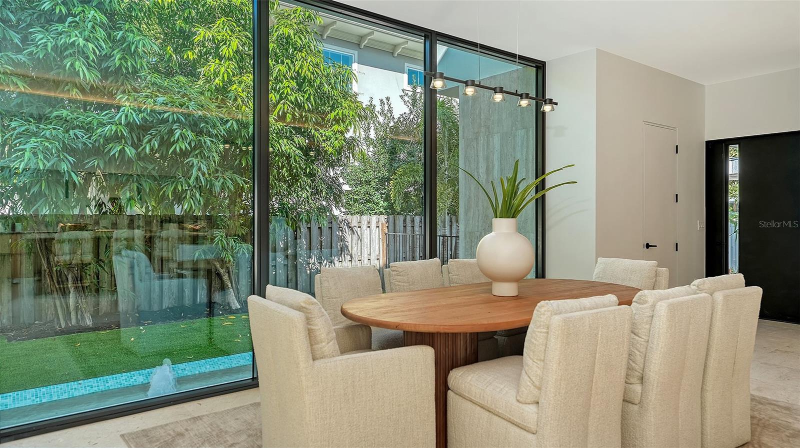 A4667508 Property Photo