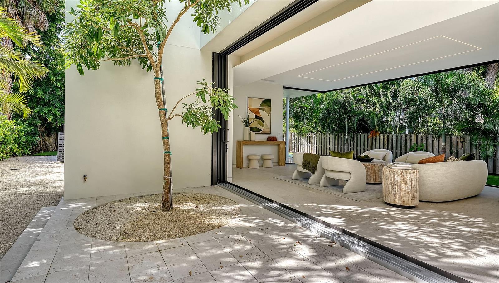 A4667508 Property Photo