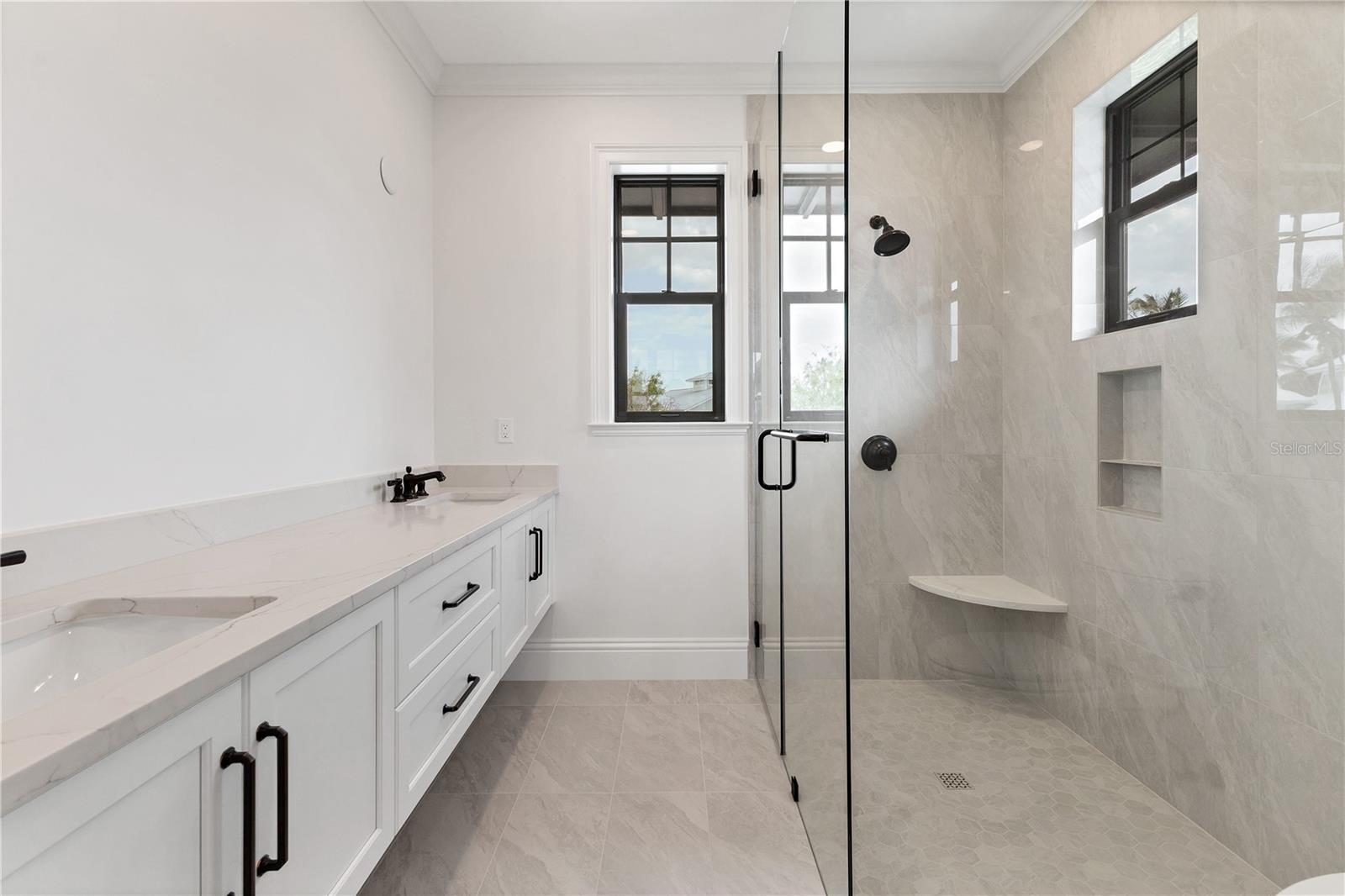 D6144126 Property Photo