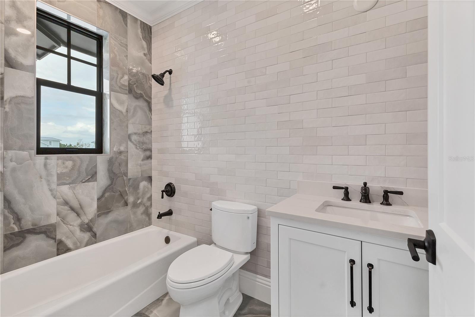 D6144126 Property Photo