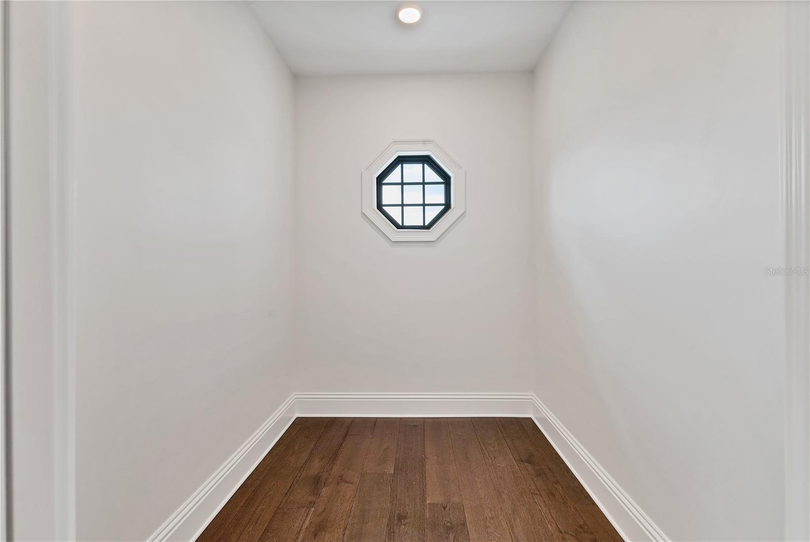 D6144126 Property Photo