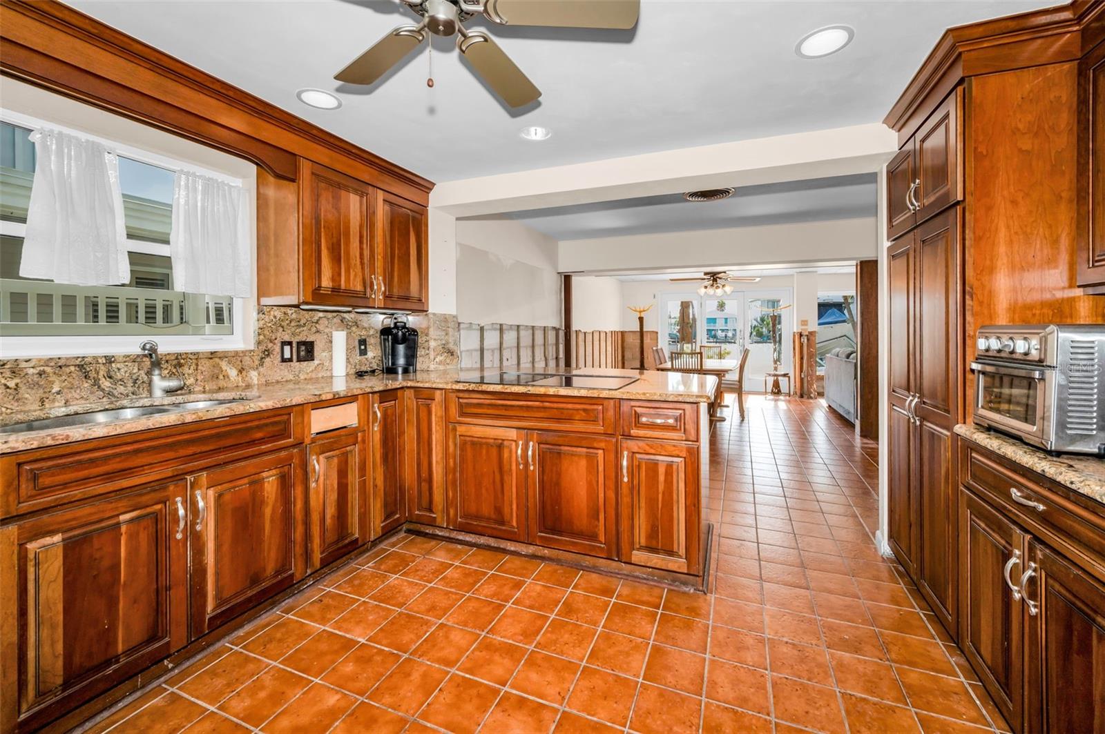 Plenty of space for helpers