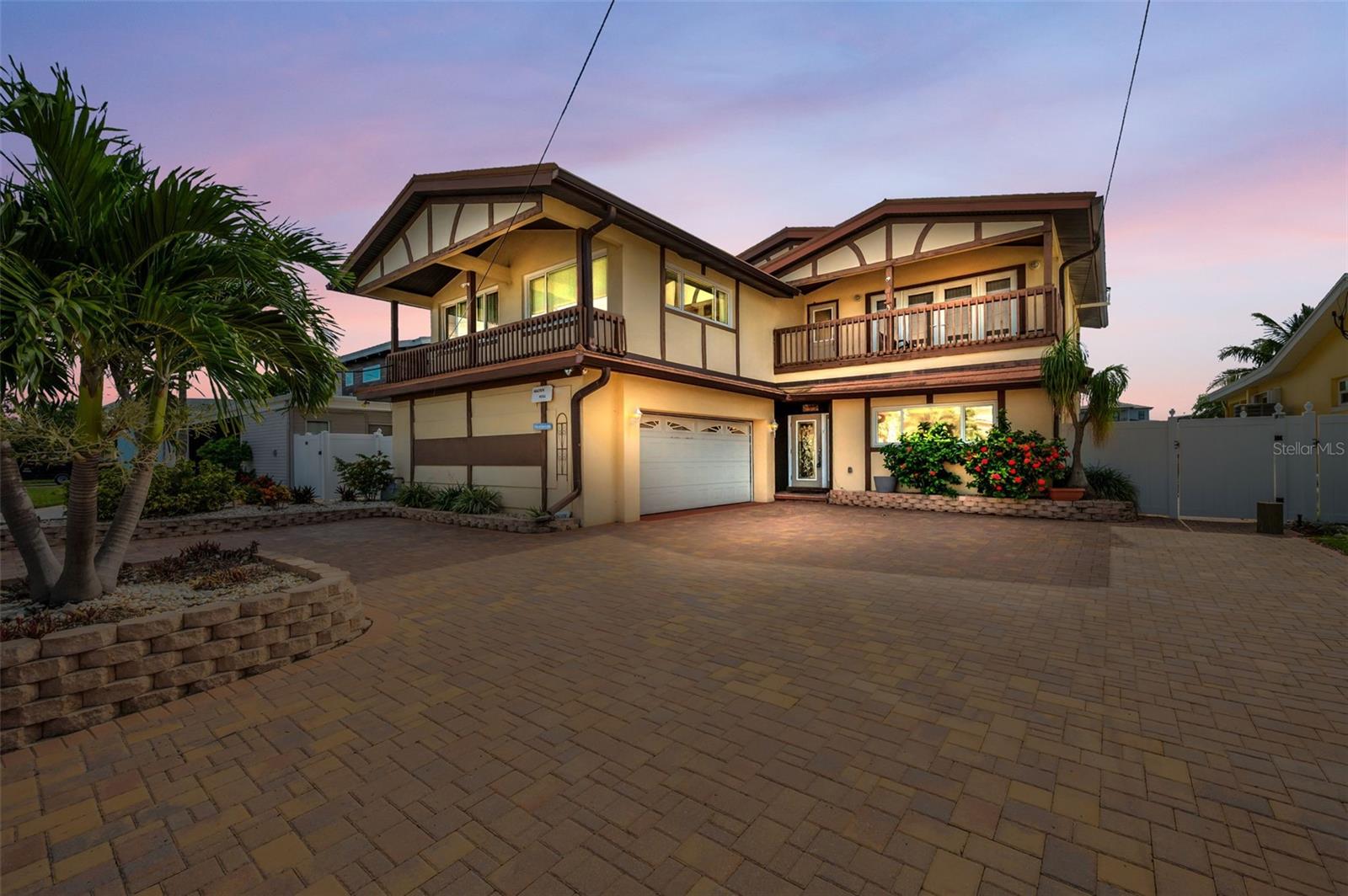 Huge residence waiting for you to reimagine it.