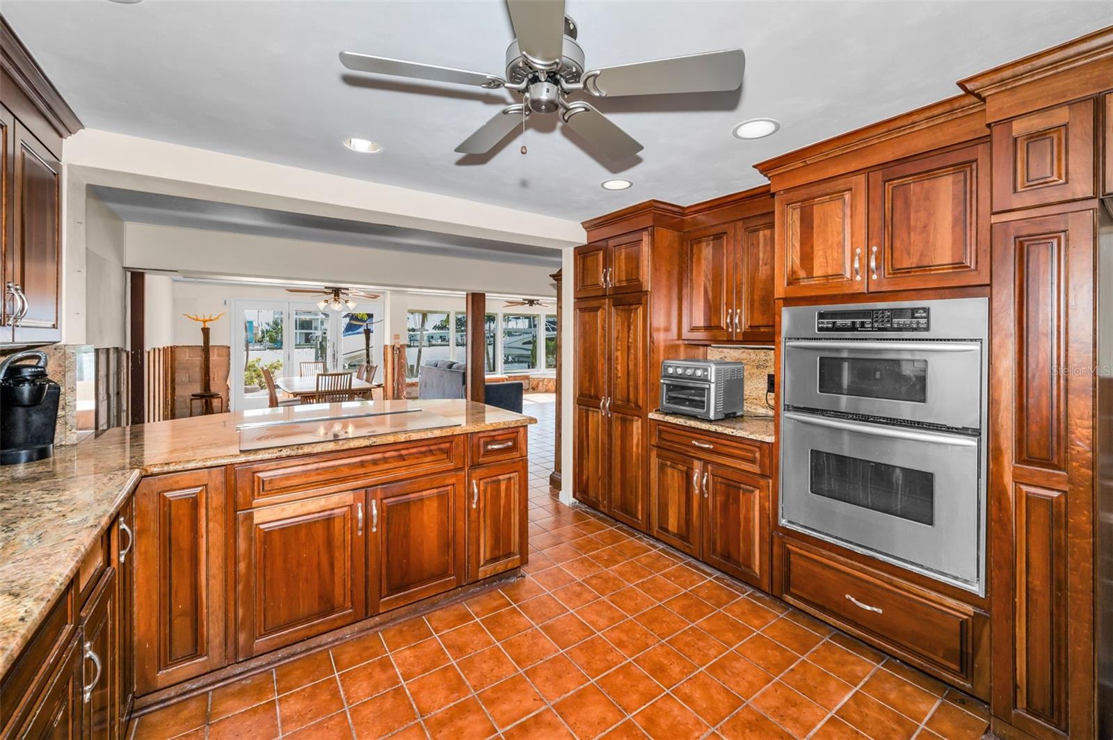 Wall laid out kitchen