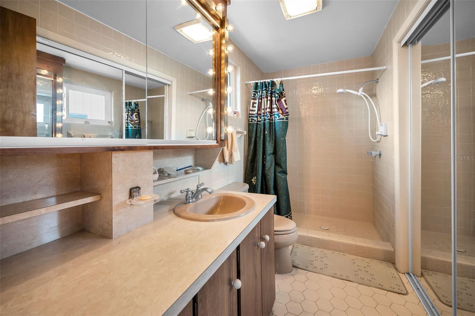 Guest bedroom private ensuite