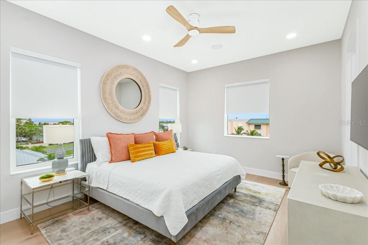 V4945260 Property Photo