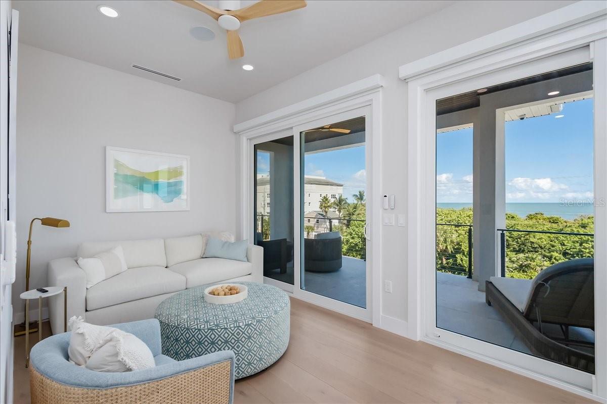 V4945260 Property Photo