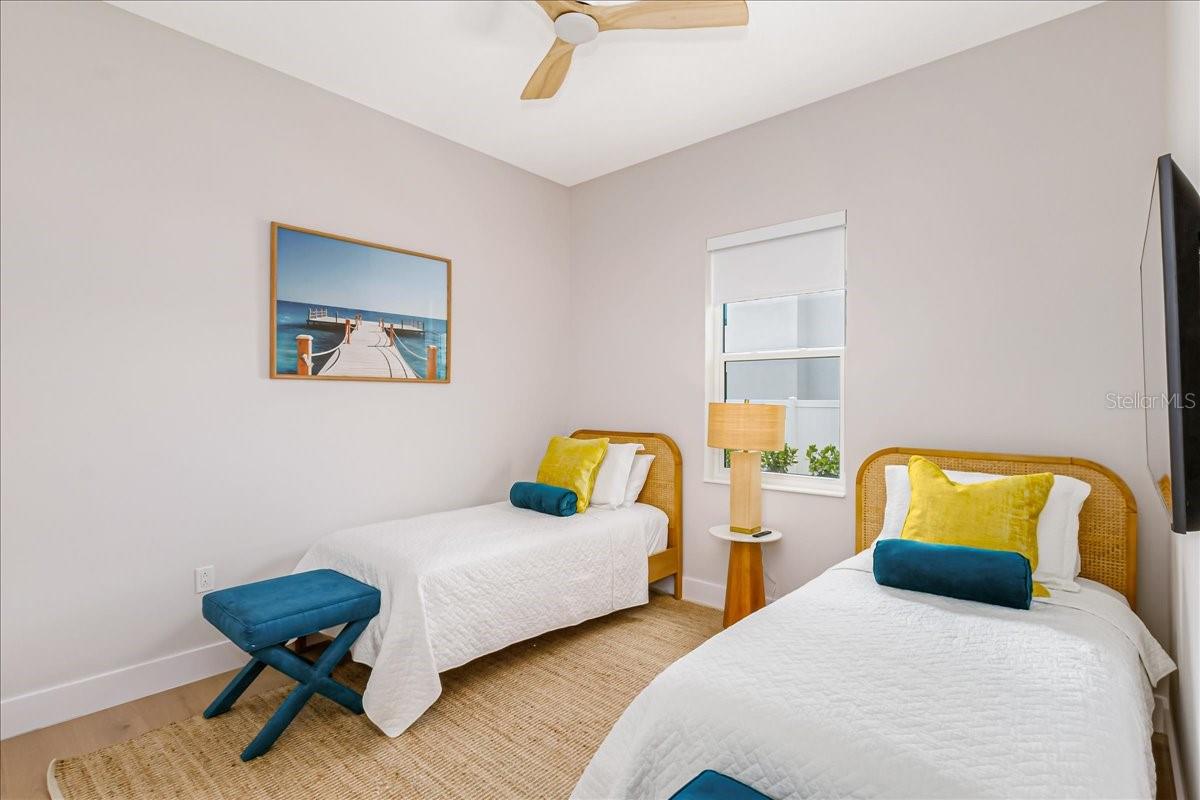 V4945260 Property Photo