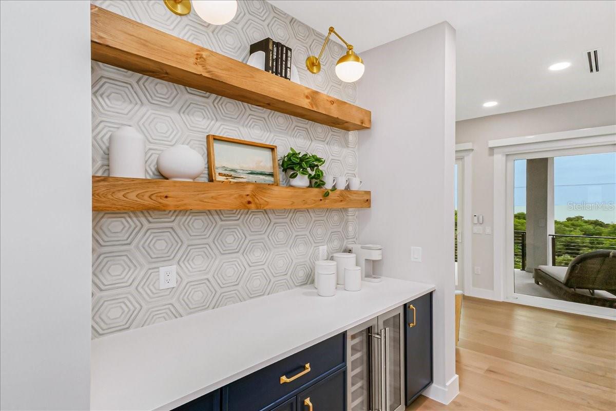 V4945260 Property Photo