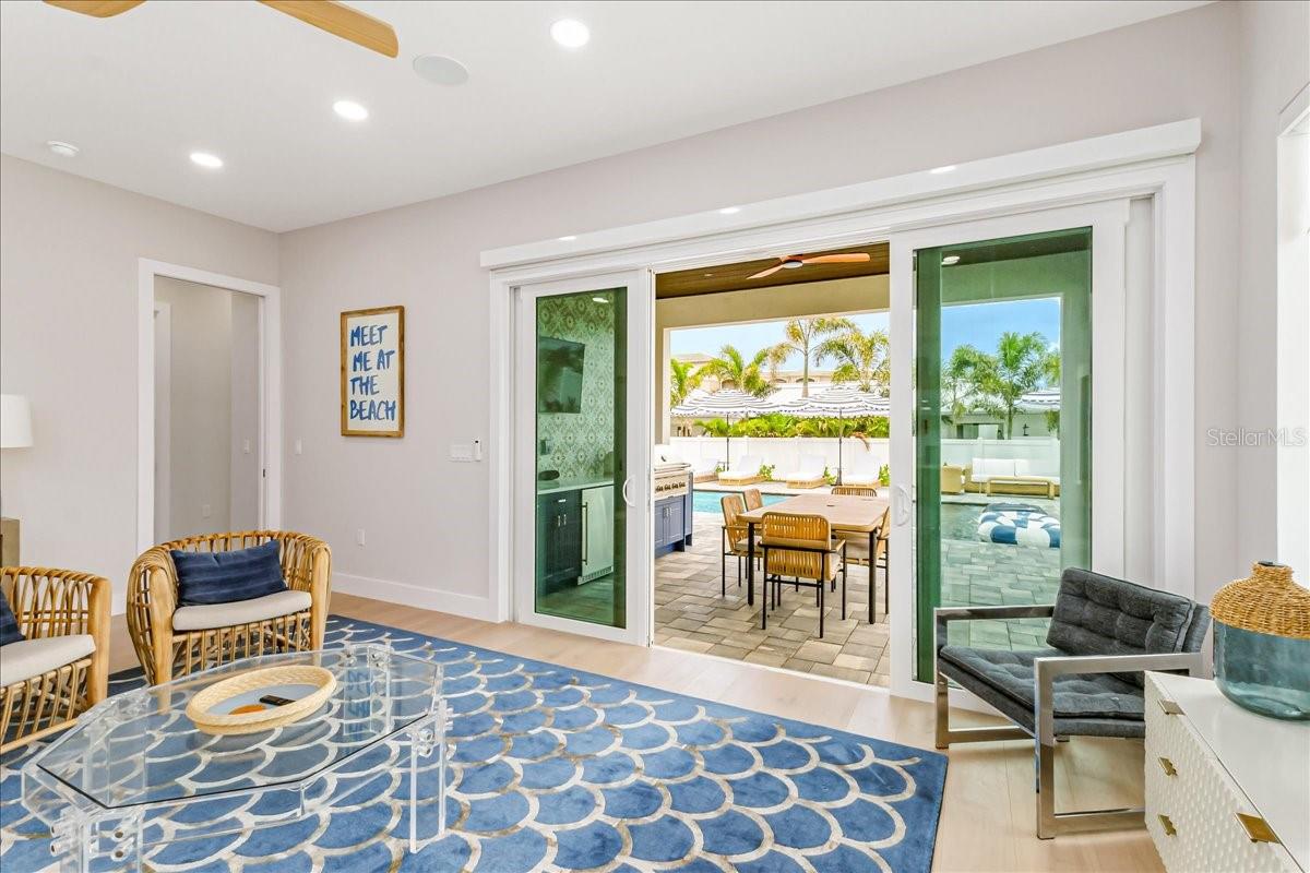 V4945260 Property Photo