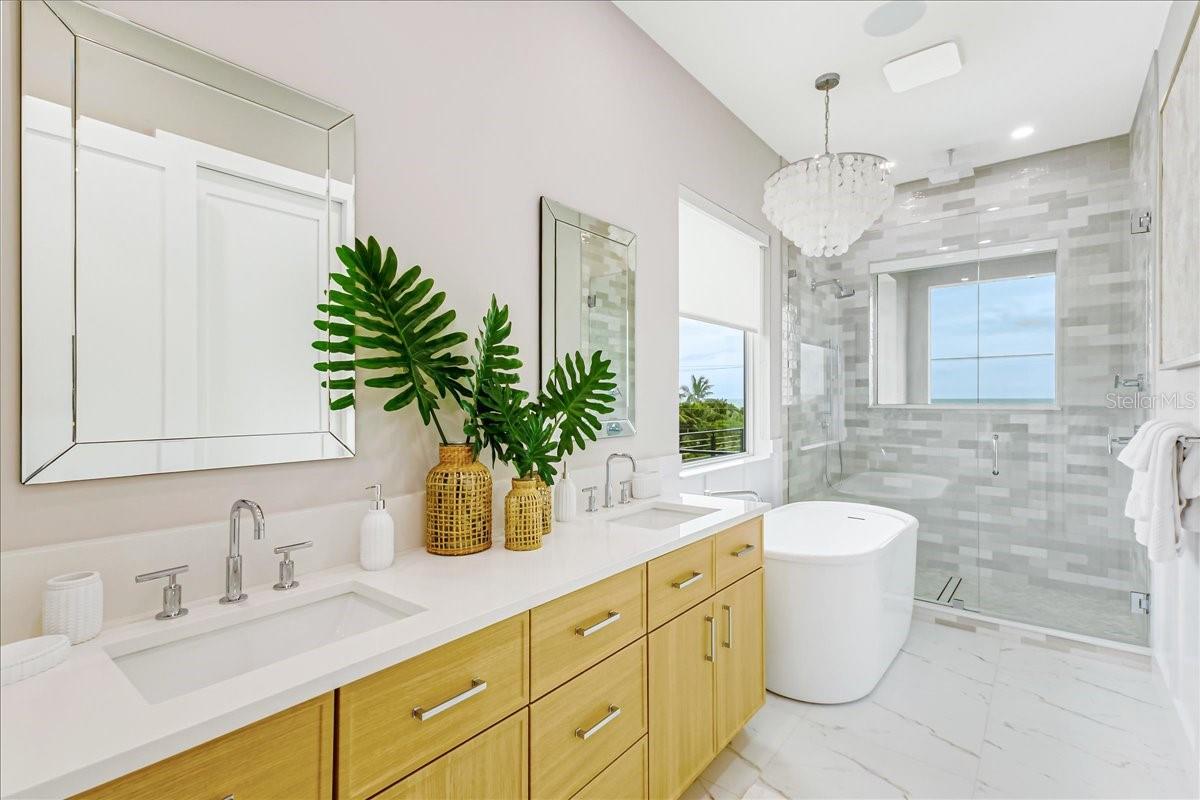 V4945260 Property Photo