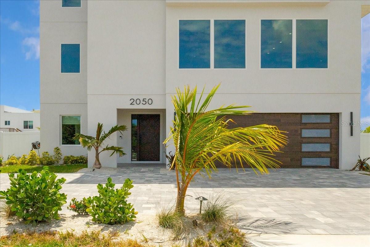 V4945260 Property Photo