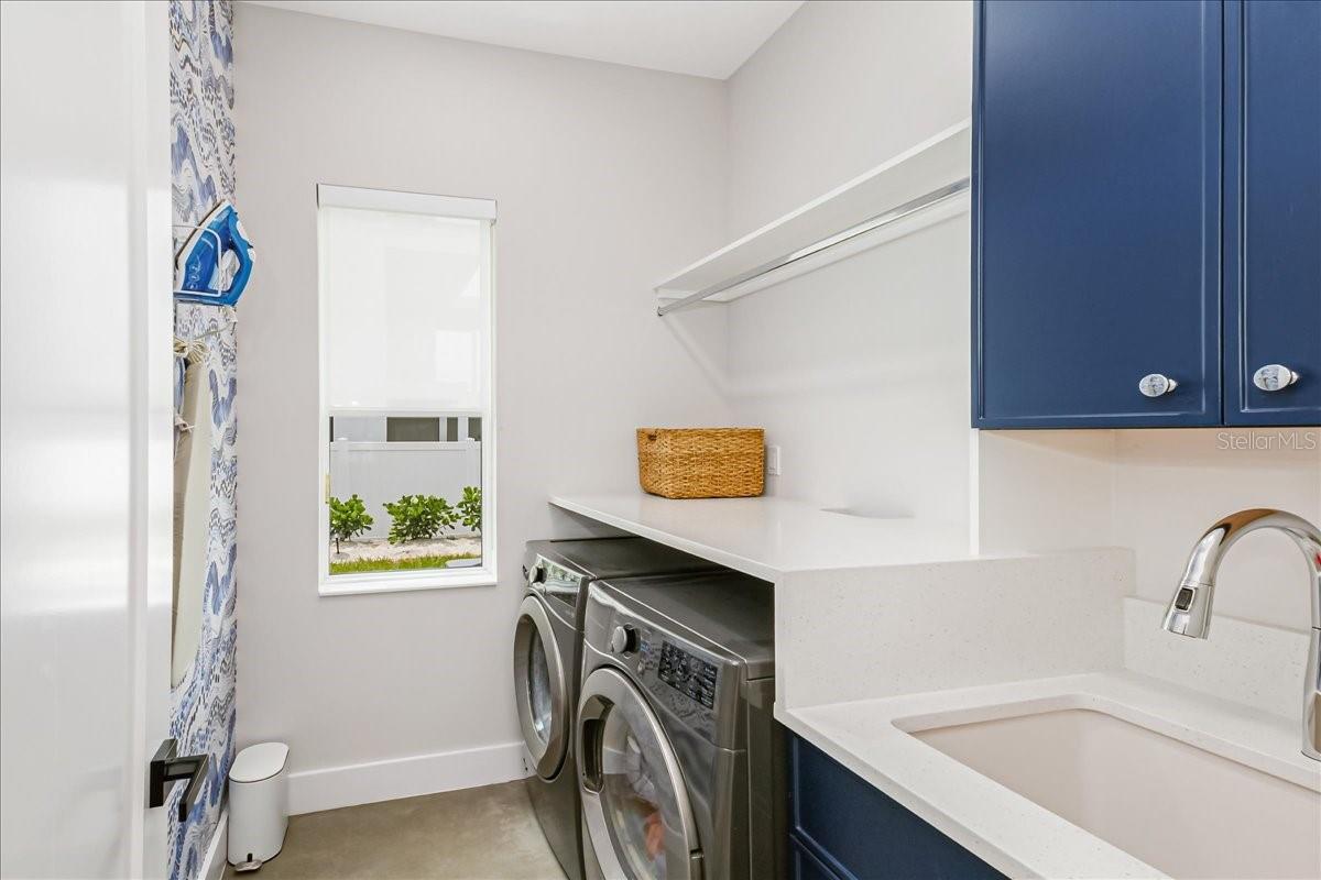 V4945260 Property Photo