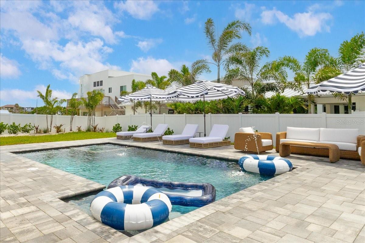 V4945260 Property Photo