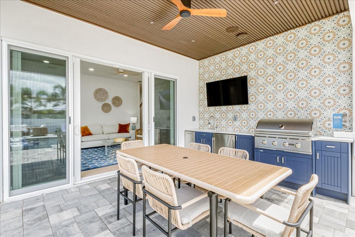 V4945260 Property Photo