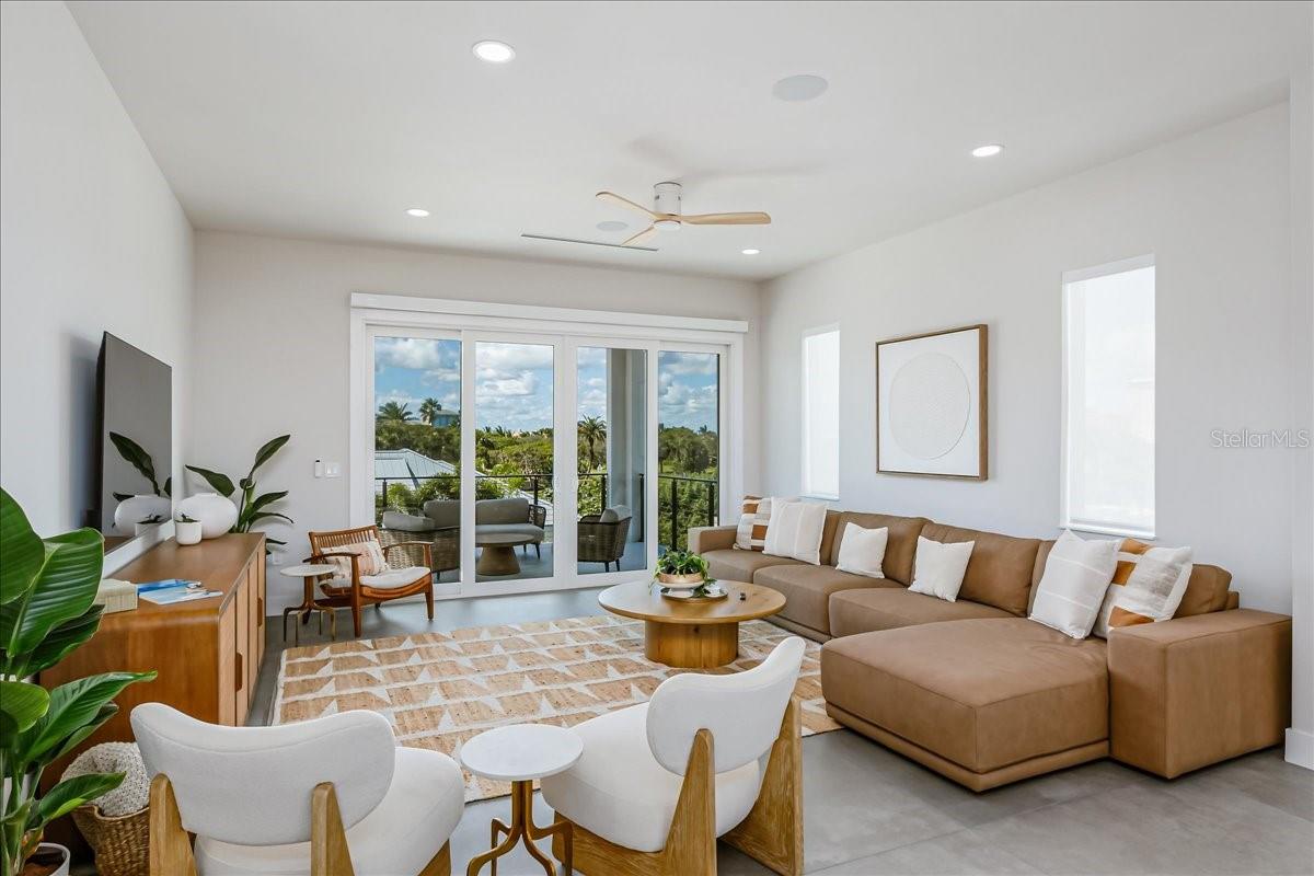 V4945260 Property Photo