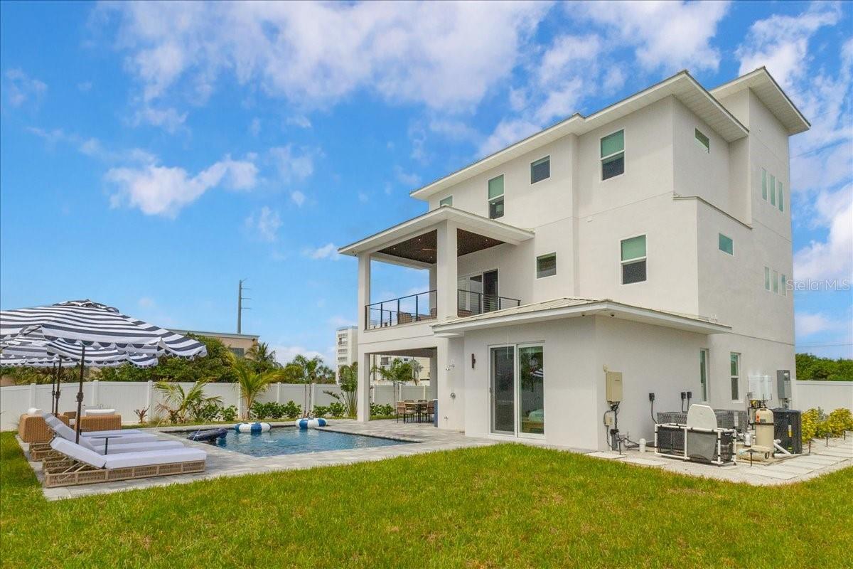 V4945260 Property Photo