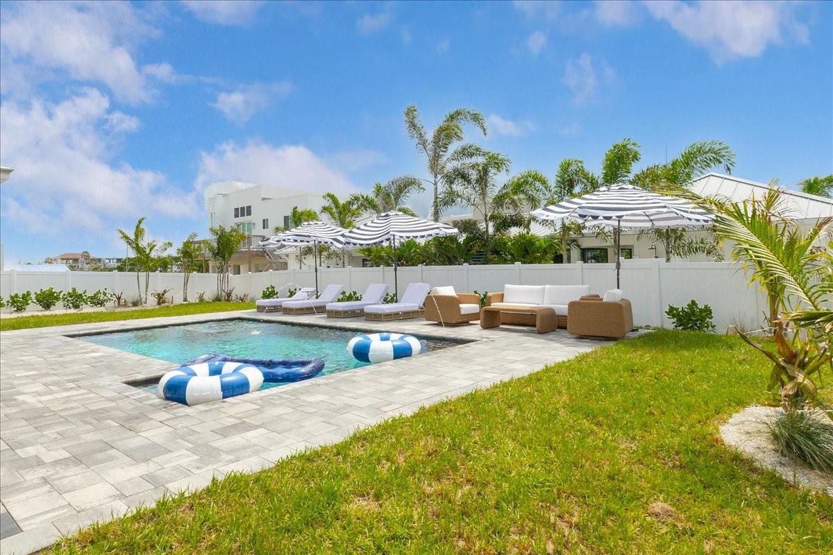 V4945260 Property Photo