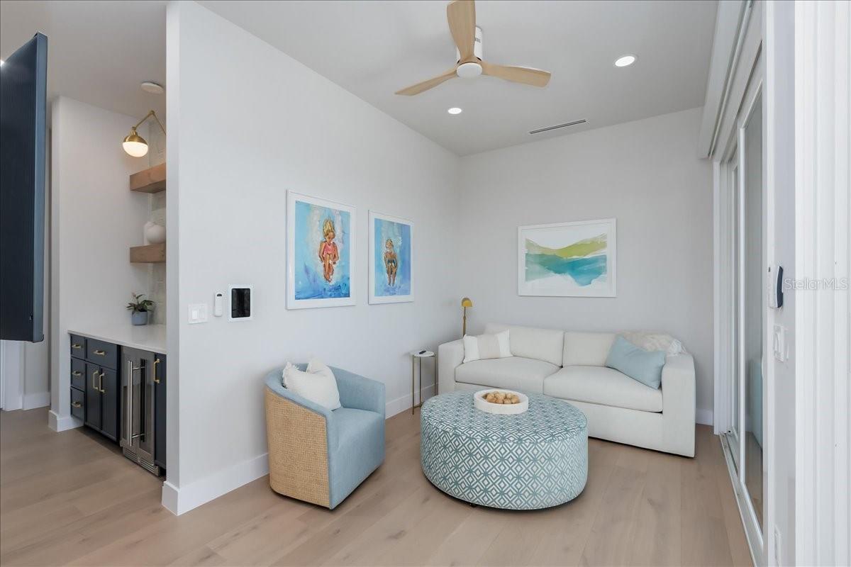 V4945260 Property Photo