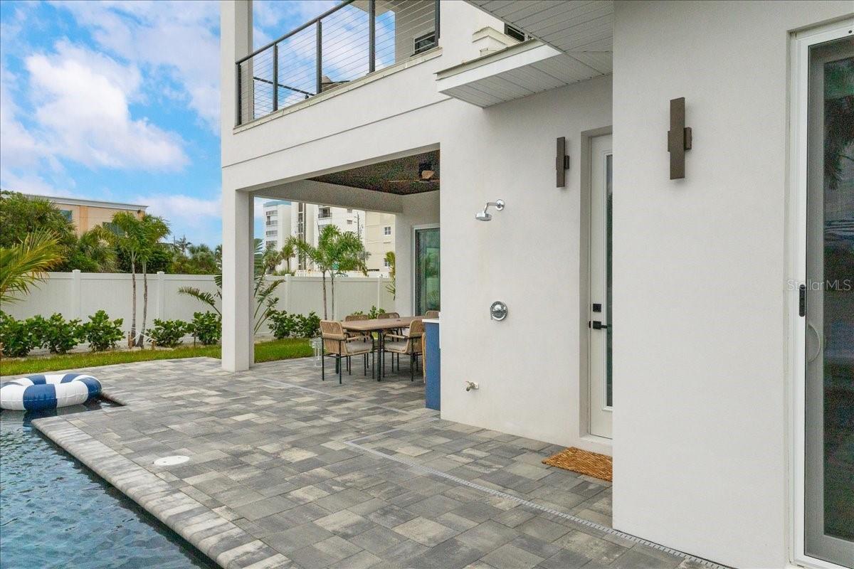 V4945260 Property Photo