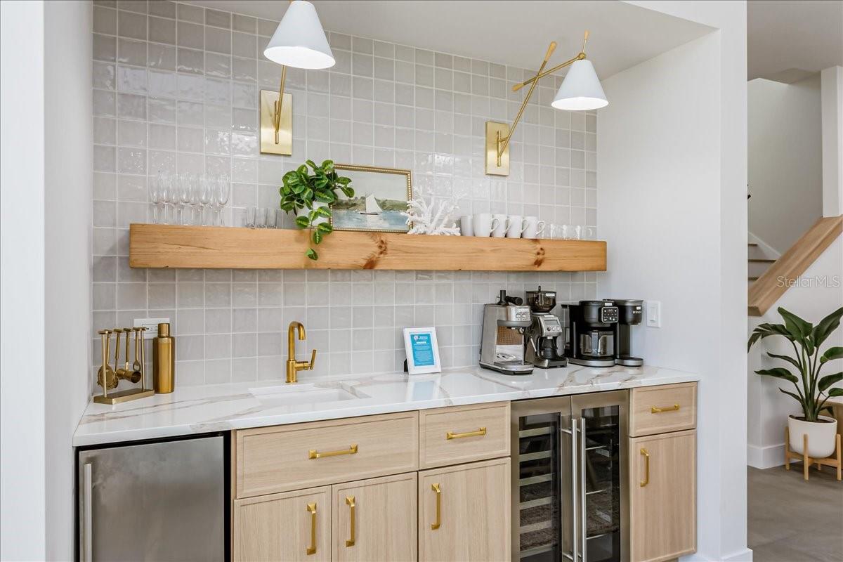 V4945260 Property Photo